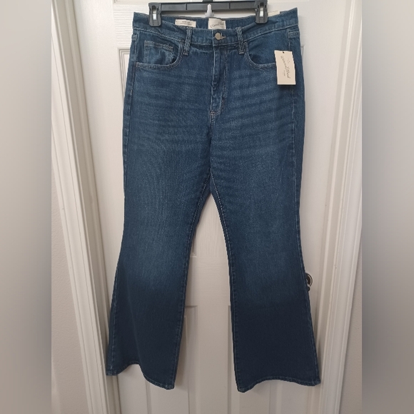 Universal Thread Flare Jeans 12 - Picture 4 of 8